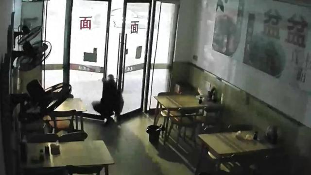 遂宁男子再次钻门缝盗窃m6米乐出狱不到三个月(图3)